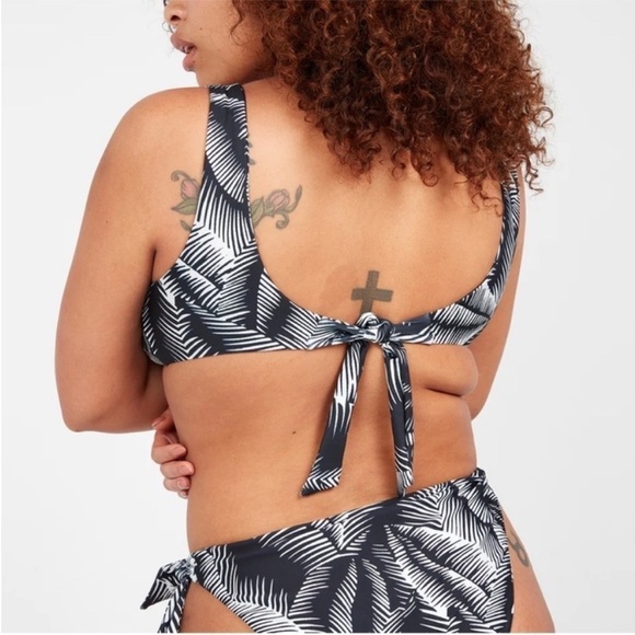 NWT Volcom Stay Or Leaf Scoop Plus Size Bikini Top Black/White - Picture 2 of 8